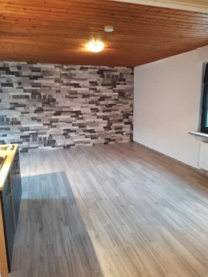 Freundliche 1,5-Zimmer-DG-Wohnung in Allenfeld