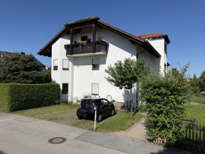 Gemütliche 2-Zimmer-Dachgeschosswohnung mit Balkon und  TG-Stellplatz in Gilching