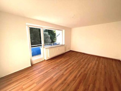 Geräumige 4-Zimmerwohnung mit Balkon in Wedel, Dachboden-/Kellerraum