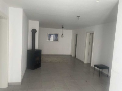 Stilvolle teilmöblierte 2,5-Zimmer-UG-Wohnung mit 73 m2
