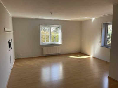 Schöne 2-Zimmer-Terrassenwohnung mit gehobener Innenausstattung  und EBK in Altendiez