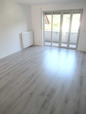 * Ihr neues Zuhause mit Balkon * 1 Zimmer Wohnung in Werdau zu vermieten !