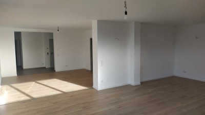 Moderne 4-Zi. Wohnung, Top Feldrandlage, offener Zuschnitt,  große teilüberdachte Terrasse