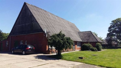 Ein Traum, das eigene Pferd direkt am Haus zu haben! Teilsaniertes Bauernhaus mit 1 Ha. Weide!