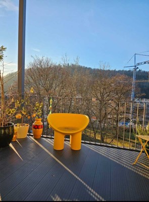 Helle 3,5-Zimmer-Wohnung mit hohen Decken, Balkon und schönem Weitblick