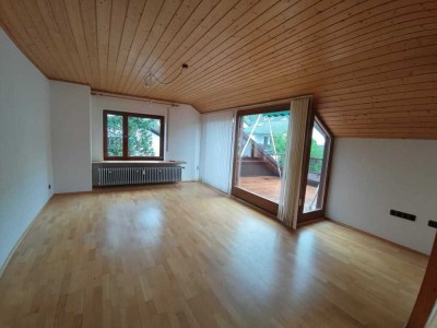 Gemütliche DG-Wohnung mit 3 Zimmern und Dachterrasse