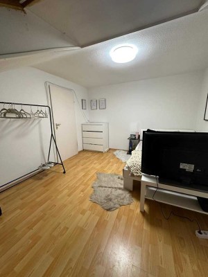 Schöne 3 Zimmerwohnung DG in 70599 Stuttgart Steckfeld auch als WG zu vermieten