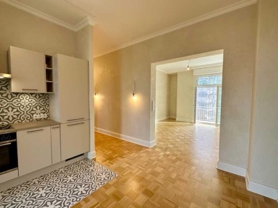 Traumhaft sanierter Altbau 4Zi, 3 Balkone, zzgl.. vermieteten 1-Zi Appartment Top Kapitalanlage