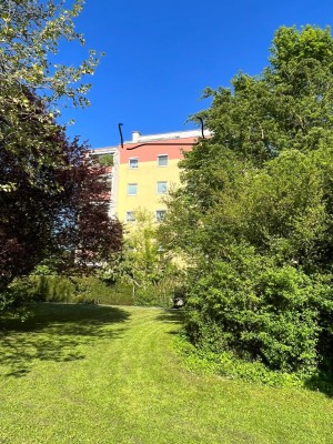 Neuwertige 6-Zimmer Dachgeschosswohnung mit Terrasse