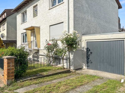 Ruhig wohnen – zentral leben: Zweifamilienhaus in guter Lage von Karben