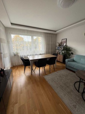 Möblierte 3-Zimmer-Wohnung im 3. OG mit Balkon in Frankfurt-Nordweststadt
