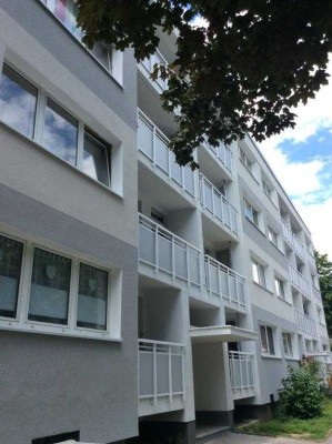 Willkommen Zuhause: teilrenovierte 3 Zimmerwohnung wartet auf Sie!!!