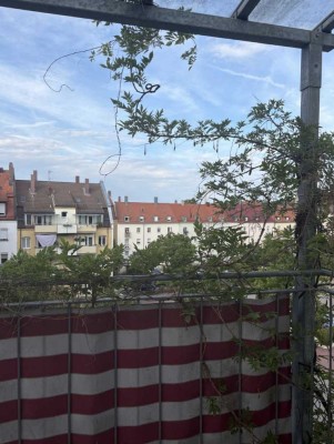 Sonnige Wohnung mit zwei Balkonen – Nähe Pegnitzpark & U-Bahn