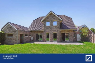 Klassisch & Hochwertig: Modernes Haus mit Designerküche, Wärmepumpe, PV-Anlage & Luxusausstattung