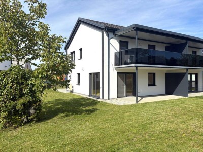 Hochwertige Doppelhaushälfte in sonniger Ruhelage mit ca. 300 m² Gartenfläche und Doppelcarport!