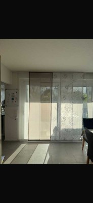 Neuwertige 3,5-Raum-Wohnung mit Balkon und Einbauküche in Erdmannhausen