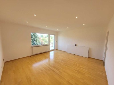 Helle 4,5-Zi.-Wohnung mit großem Balkon