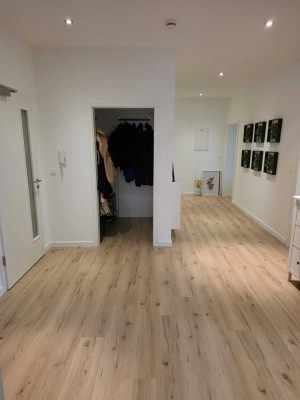 Großzügige, hochwertige 5-Zimmer-Wohnung mit Dachterrasse & Balkon – 150m² (WG geeignet)