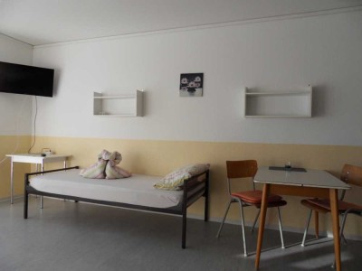 *** SEHR GROßZÜGIG !  IDEAL FÜR SINGLES, PAAR ODER 2er WG ! ***