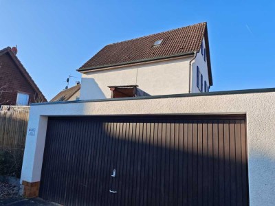 Charmantes Einfamilienhäuschen mit Garten, Terasse und Doppelgarage