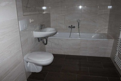 schöne, helle 3-R. Whg. neu renoviert mit grünem Innenhof