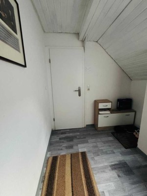 Exklusive, modernisierte 5-Raum-DG-Wohnung mit Einbauküche in Pfullingen