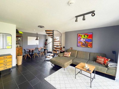 QUIET YET CENTRAL! 3-room maisonette apartment with kitchen, parking space, and elevator