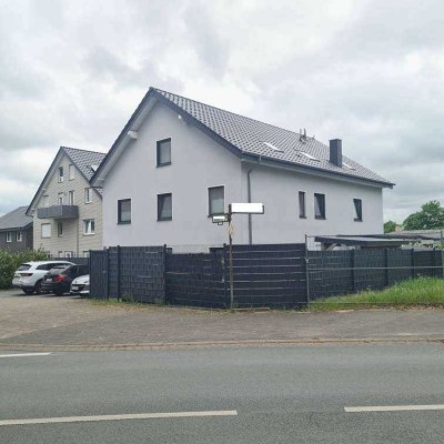 Effiziente und moderne 4- Zimmer Wohnung mit Balkon und Stellplatz in einem Dreifamilienhaus