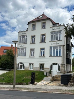 Exklusive 4,5-Zimmer-EG-Wohnung mit Einbauküche