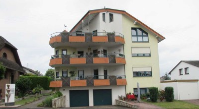 Schöne gemütliche 4-Zi-DG-Wohnung mit großem Balkon in Elz