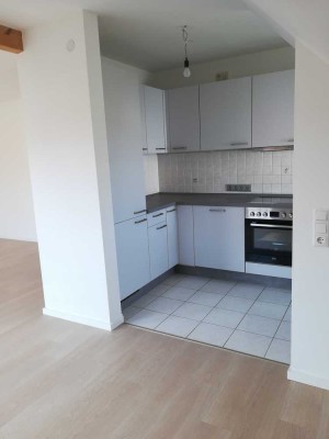 Helle und attraktive 5-Zimmer-DG-Wohnung mit Einbauküche in Cadolzburg