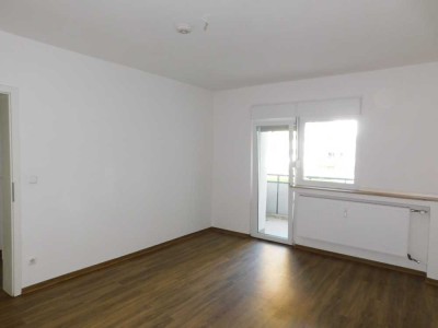 2-Raum-EG-Wohnung mit Balkon in sehr zentraler Lage zu vermieten