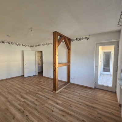 ***Helle 2 Zimmer Wohnung mit Balkon***