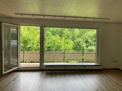 Ansprechende 3,5-Zimmer-Wohnung mit Balkon und Einbauküche in Duisburg