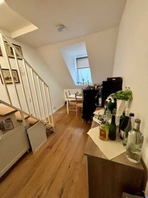 außergewöhnliche 2-ZKB Maisonette Wohnung mit ausgebauten Spitzboden, zentral in Wiesbaden