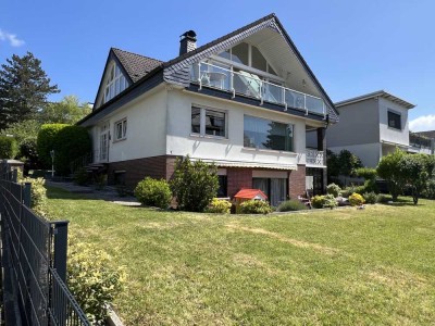 Lichtdurchflutetes großes Ein-/Mehrfamilienhaus mit viel Potential in Friedrichsdorf Bottigtal