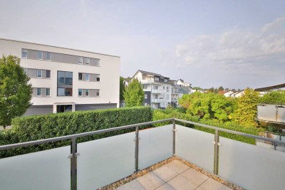 Großzügige 4-ZKB-Wohnung mit 101 qm, Balkon, zwei Carport-Stellplätzen in TOP-Wohnlage