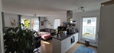 Ansprechende 3 - Zimmer - Wohnung mit Balkon und Dachterrasse!