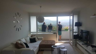 Helle 2-Zimmer-Wohnung mit Einbauküche, großartiger Fernsicht, Stellplatz, zentral in Deggendorf