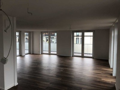 Helle moderne 149qm Wohnung mit Dachterrasse, Südbalkon und TG Stellplatz - Baujahr 2020