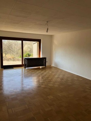 Einliegerwohnung mit zwei Terrassen und Blick ins Grüne