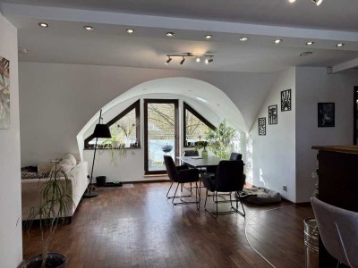 Provisionsfrei: Charmante DG-Wohnung im Grünen