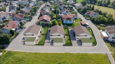 NEUBAU-DHH! HOCHWERTIG mit SICHTDACHSTUHL in SONNIGER Lage! Effizienzhaus 55!