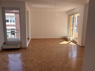 2-Zimmer-Wohnung mit Balkon in Monheim am Rhein, Innenstadtlage, Gäste-WC, Aufzug
