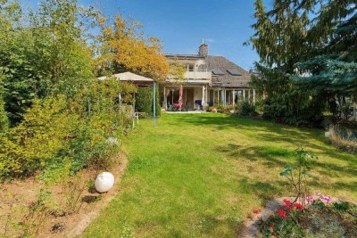 Wie im eigenen Haus! Repräsentative Wohnung mit eigenem Garten in Dreieich-Offenthal