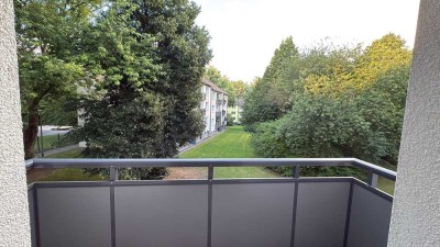 Vollständig renovierte Wohnung mit zwei Zimmern und Balkon in Essen