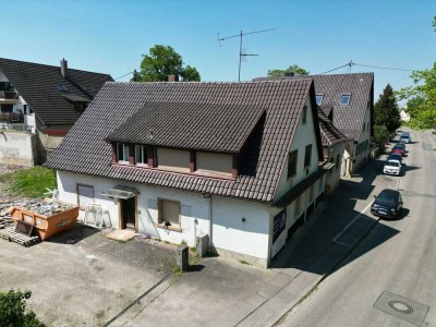 vielseitiges Wohn- und Geschäftshaus mit Entwicklungspotenzial in ruhiger Lage von Buggingen