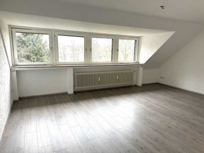 Modernisierte und moderne 3 Zimmer Wohnung mit Garage direkt am Viktoriapark in Friemersheim