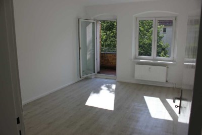 PRIVATVERKAUF: modernisierte 2-Zimmer-Wohnung mit Balkon in Berlin Johannisthal (Treptow)