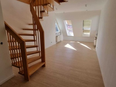 Erstbezug | Renoviert | Einbauküche | inklusive Strom | 2 Zimmer-Maisonettewohnung in Kelkheim Mitte